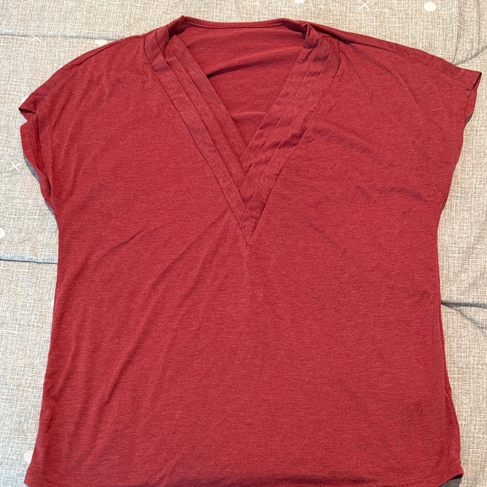 Elegant Maroon V-Neck Short Sleeve Top